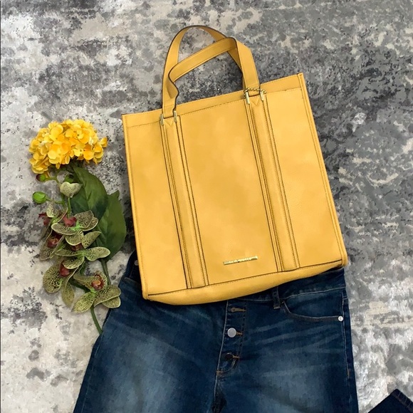 Steve Madden Handbags - Steve Madden Tote MAKE OFFER